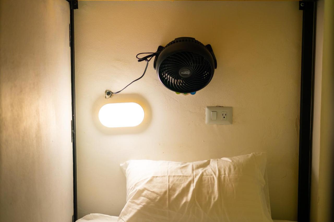 Baku Laureles Hostel Medellín Eksteriør billede