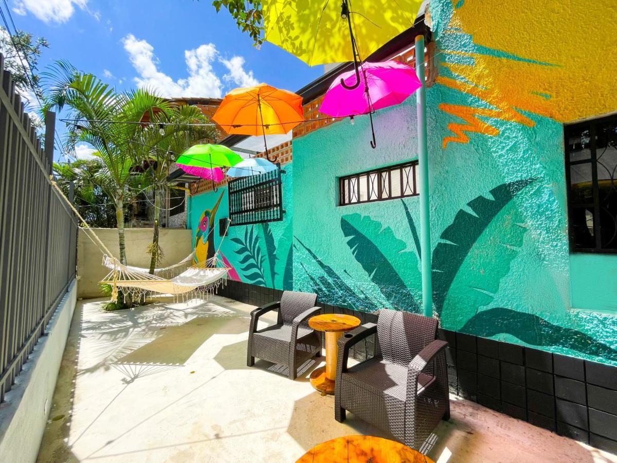 Baku Laureles Hostel Medellín Eksteriør billede