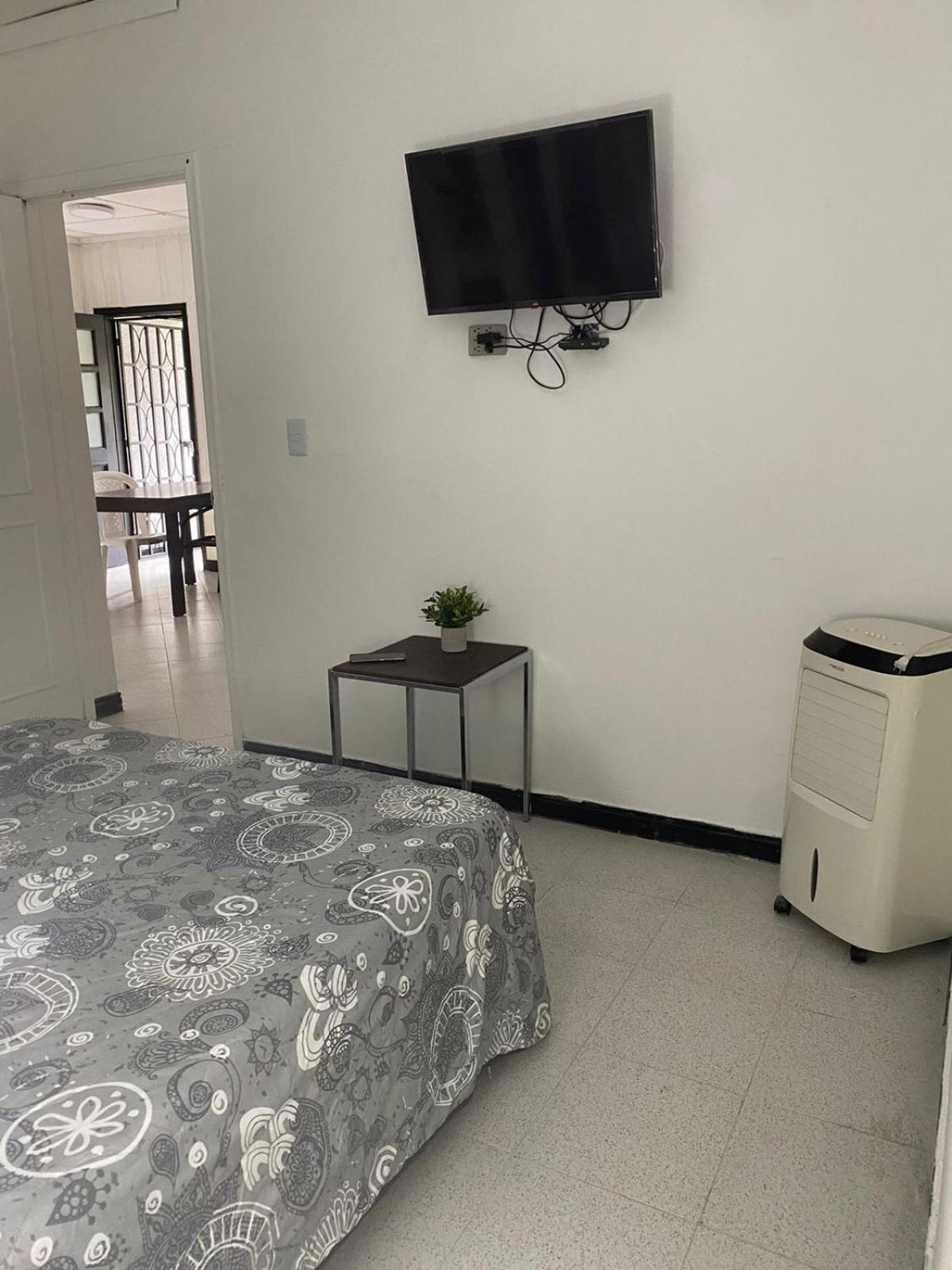 Baku Laureles Hostel Medellín Eksteriør billede