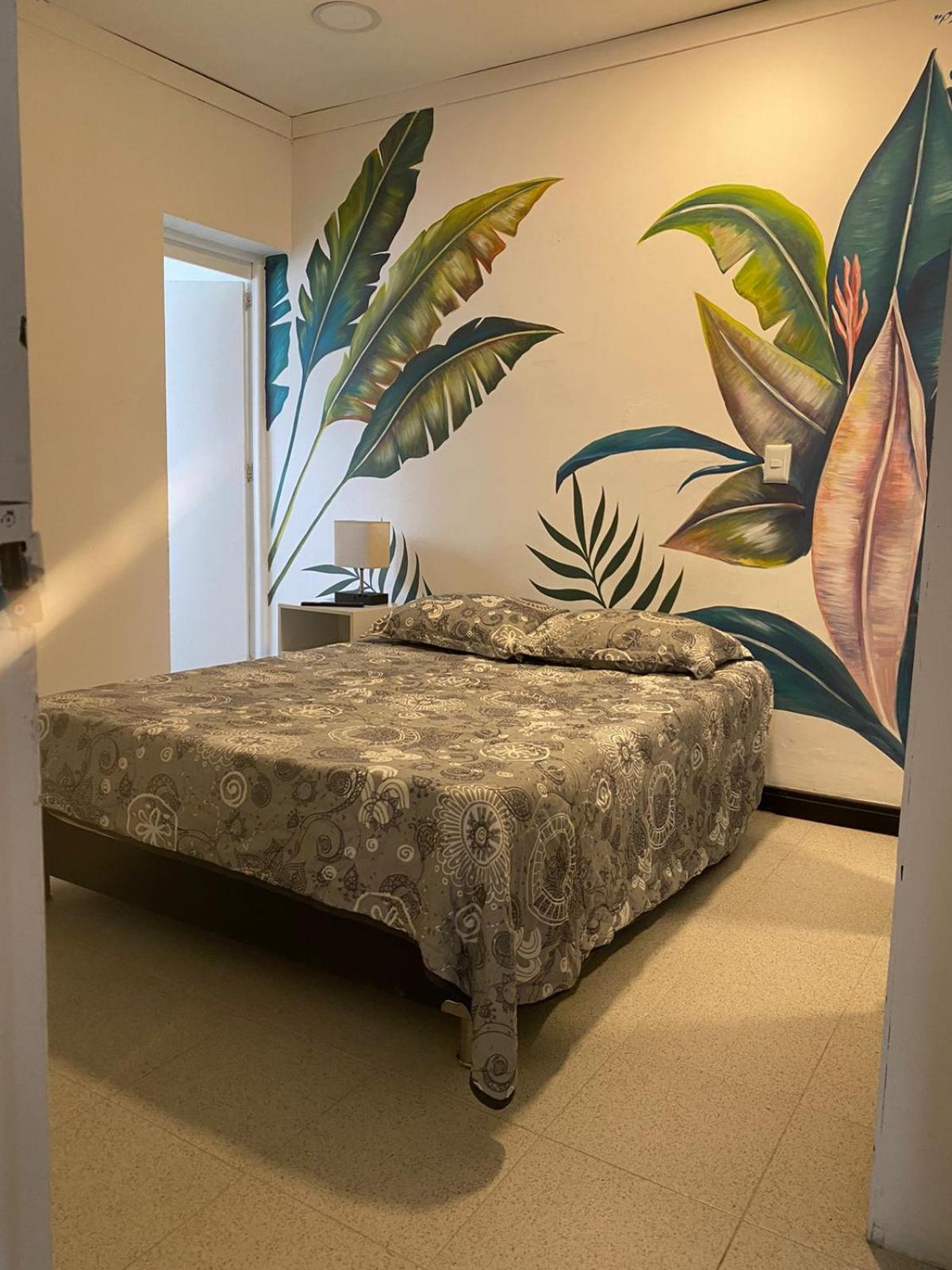Baku Laureles Hostel Medellín Eksteriør billede